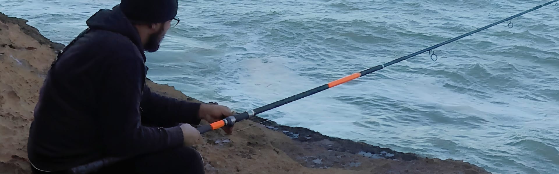 Cannes et moulinets pêche Atlantique Maroc