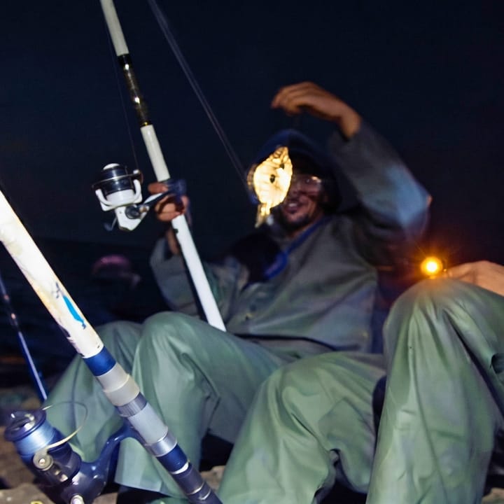 Élève avec son premier poisson